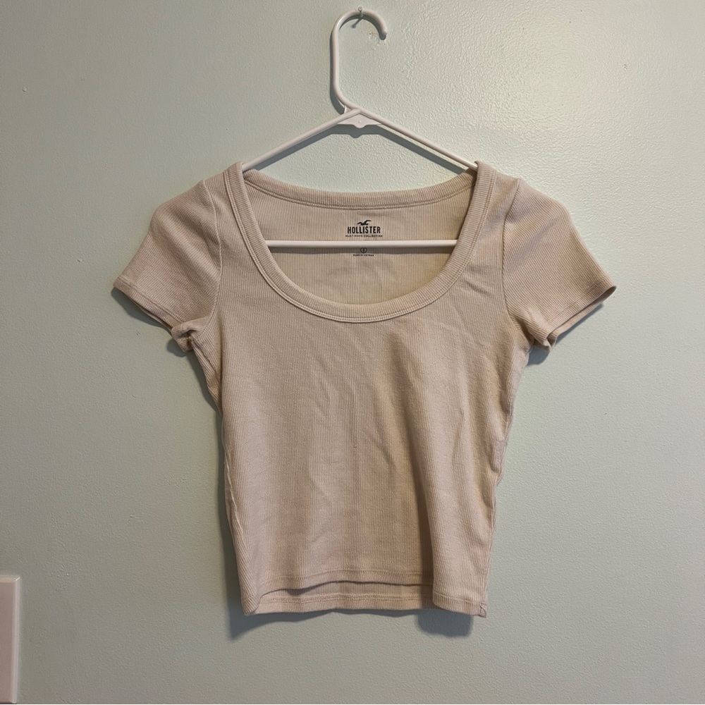 Hollister Cream Short Sleeve Top